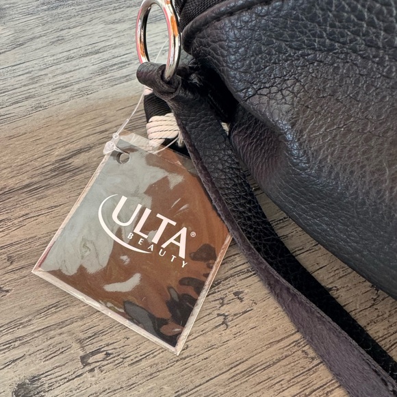 Black Crossbody/Belt Bag with Adjustable Striped Strap - Picture 4 of 6